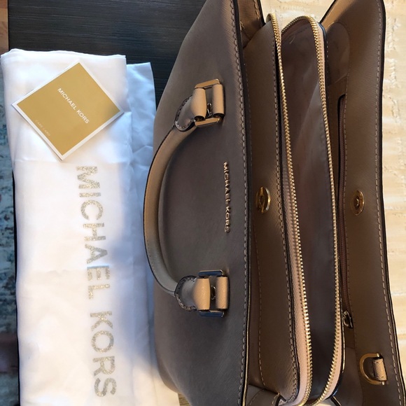 Michael Kors purse - Picture 2 of 4